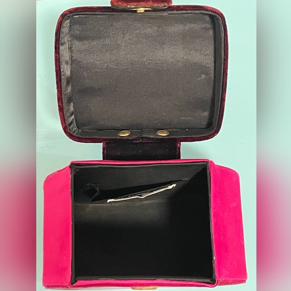 Vintage La Regale Velvet Evening Handbag 👜 - Picture 6 of 7